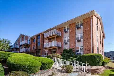 43 Bullocks Point Ave #4C, Riverside, RI 02915