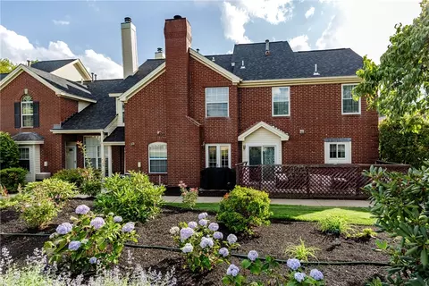 626 Smithfield Rd #1105, North Providence, RI 02904