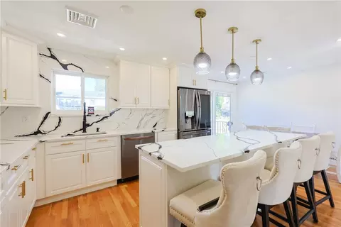 20 Manilla Ave, Cranston, RI 02920