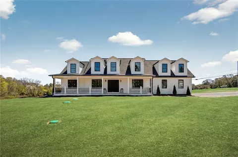 2 Winsor Rd, Scituate, RI 02857