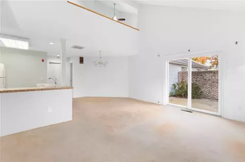 Living - 816 Williamsburg Cir, Warwick, RI 02886 photo 4 of 7