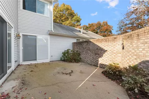 Exterior - 816 Williamsburg Cir, Warwick, RI 02886 photo 5 of 5