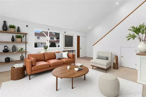 Living - 816 Williamsburg Cir, Warwick, RI 02886 photo 1 of 7