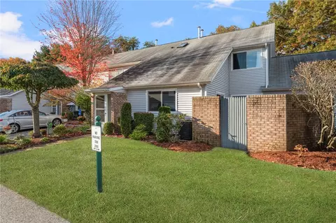 Exterior - 816 Williamsburg Cir, Warwick, RI 02886 photo 2 of 5