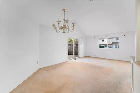 Living - 816 Williamsburg Cir, Warwick, RI 02886 photo 6 of 7
