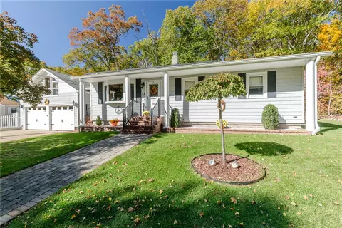 12 Wadsworth Ave, Smithfield, RI 02917