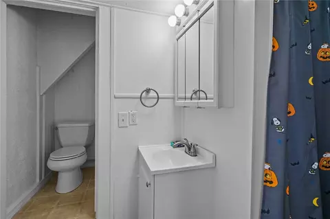 Bath - 4 Pearl St, Westerly, RI 02891 photo 1 of 2
