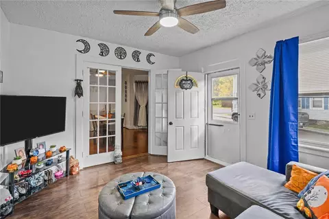 Entry Way - 4 Pearl St, Westerly, RI 02891 photo 2 of 7