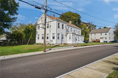 4 Pearl St, Westerly, RI 02891