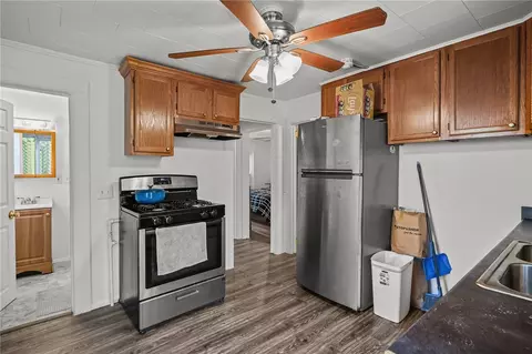 Entry Way - 4 Pearl St, Westerly, RI 02891 photo 3 of 7