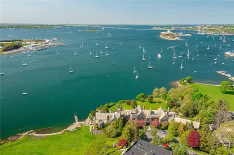 111 Harrison Ave #M9, Newport, RI 02840