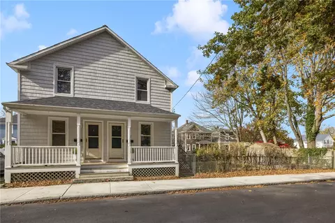 17 Meikle Ave, Newport, RI 02840