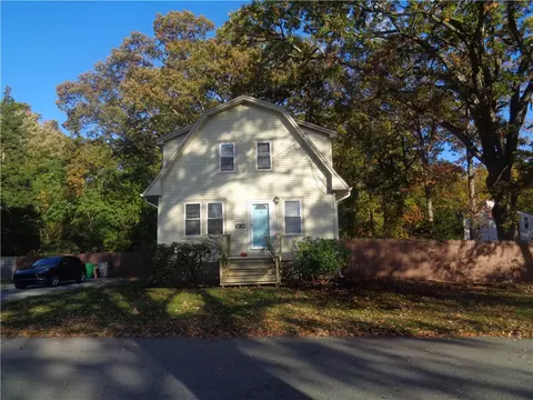 12 Lima St, Warwick, RI 02889