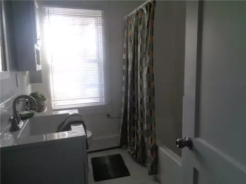 Bath - 12 Lima St, Warwick, RI 02889 photo 2 of 3
