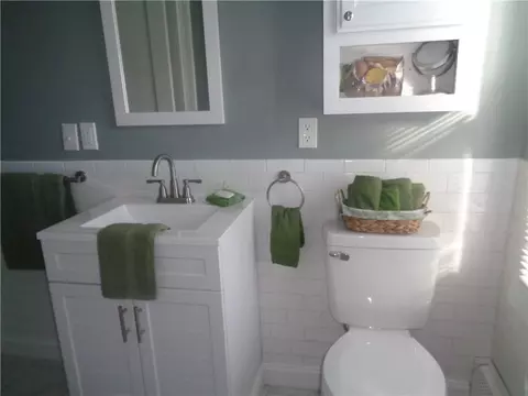 Bath - 12 Lima St, Warwick, RI 02889 photo 3 of 3