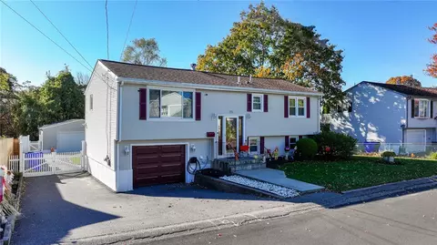 71 Tiffany St, North Providence, RI 02904