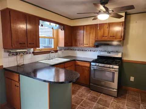 Kitchen - 175 Randall Ave, Warwick, RI 02889 photo 1 of 3