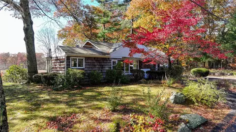 711 Black Plain Rd, North Smithfield, RI 02896