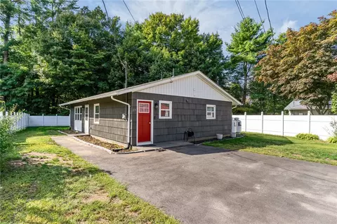 17 Paige Dr, Coventry, RI 02816