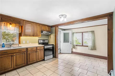 76 Fall St, Woonsocket, RI 02895 photo 7