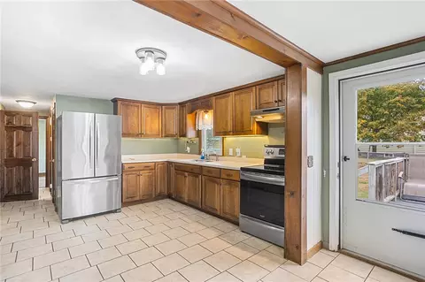 76 Fall St, Woonsocket, RI 02895 photo 9