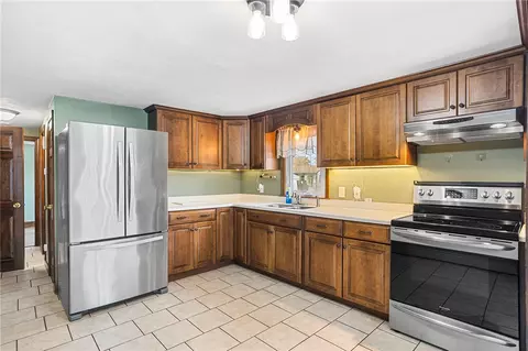 76 Fall St, Woonsocket, RI 02895 photo 8