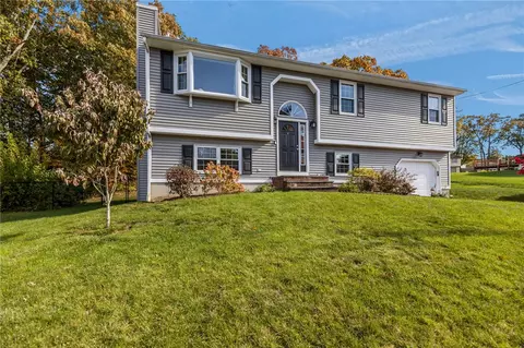 11 Chaple Dr, Cranston, RI 02920