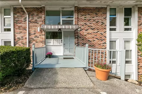 345 Main Rd #204, Tiverton, RI 02878