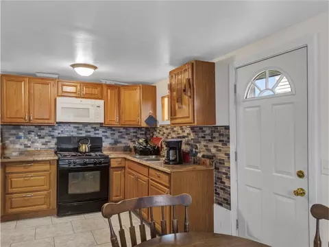 12 Rangeley Ave, Providence, RI 02908