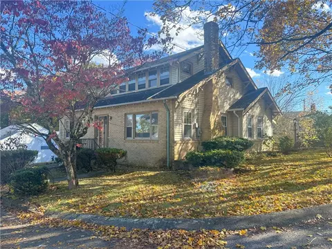 16 Shaw Ave, Johnston, RI 02919