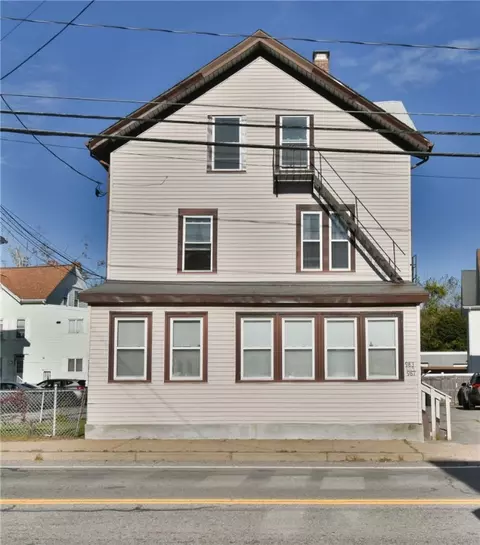 987 Mendon Rd, Cumberland, RI 02864