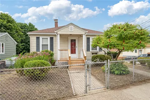 797 Elm St, Woonsocket, RI 02895 photo 3