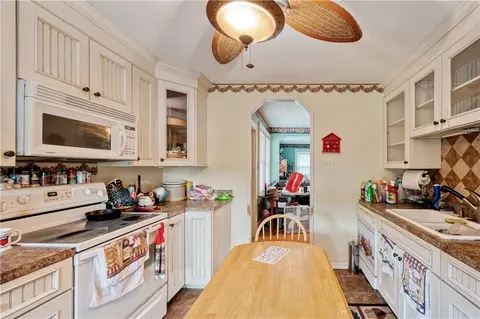 797 Elm St, Woonsocket, RI 02895 photo 15