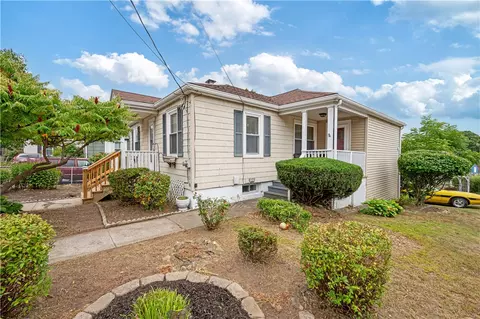 797 Elm St, Woonsocket, RI 02895