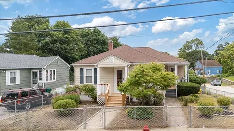 797 Elm St, Woonsocket, RI 02895 photo 4