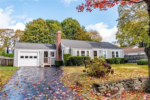 128 Rogers Ave, Barrington, RI 02806