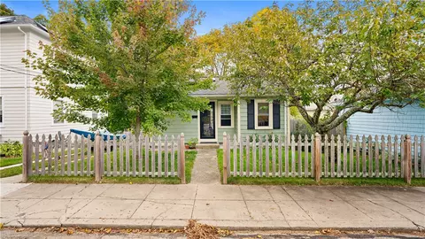 5 Cottage St, West Warwick, RI 02893
