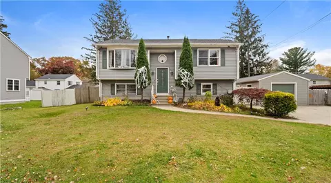 26 Dallas Ave, Warwick, RI 02889
