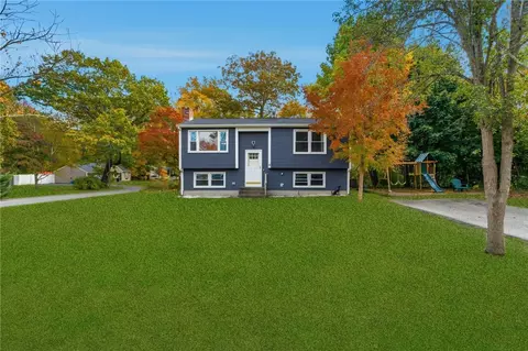 6 Hazelton Rd, Barrington, RI 02806