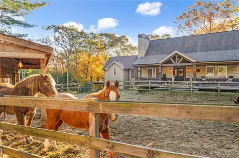 300 Tunk Hill Rd, Hope, RI 02831