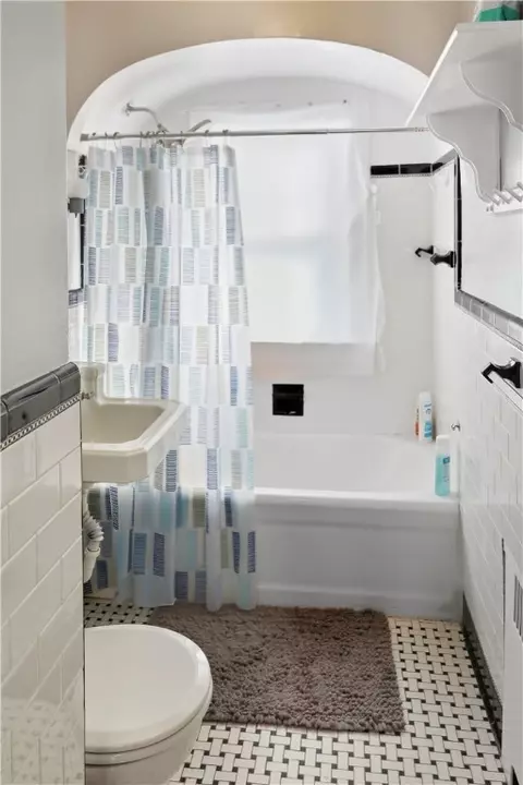 Bath - 57 School St, Westerly, RI 02891 photo 1 of 5