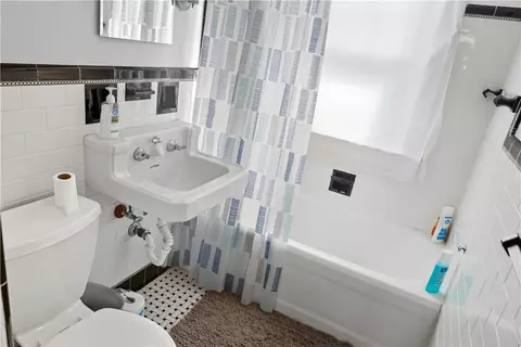 Bath - 57 School St, Westerly, RI 02891 photo 2 of 5