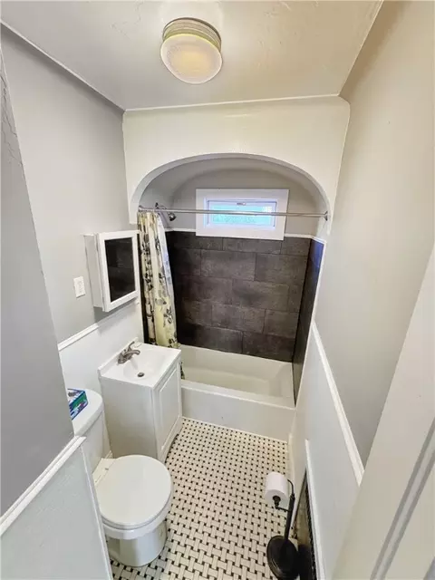 Bath - 57 School St, Westerly, RI 02891 photo 3 of 5