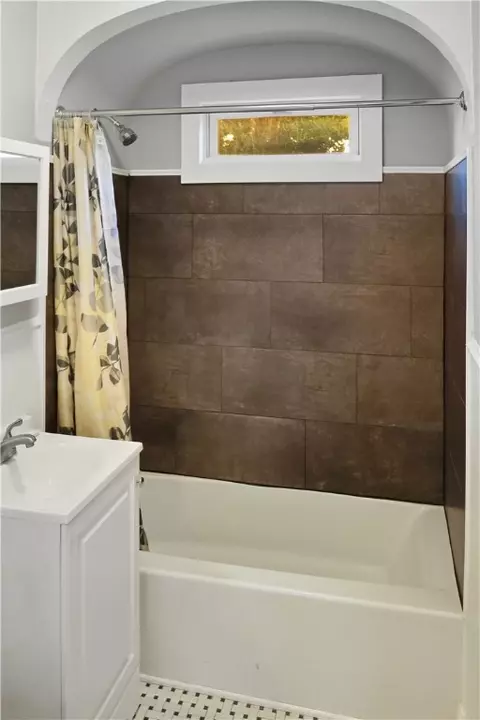 Bath - 57 School St, Westerly, RI 02891 photo 4 of 5
