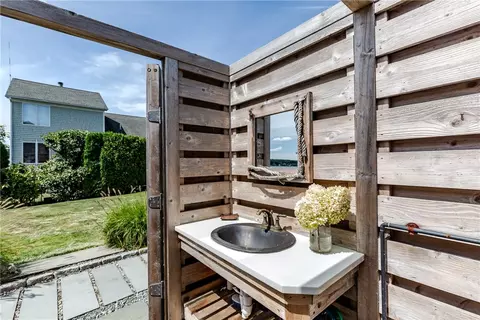 Bath - 45 Juniper Ave, Warwick, RI 02886 photo 3 of 4
