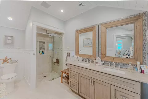 Bath - 45 Juniper Ave, Warwick, RI 02886 photo 1 of 4