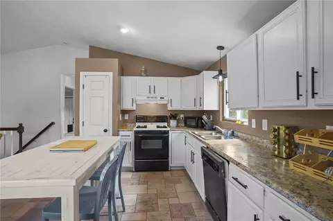81 Fairhaven Ave, Warwick, RI 02889 photo 8