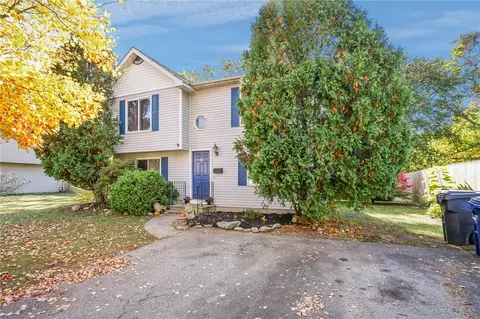 81 Fairhaven Ave, Warwick, RI 02889