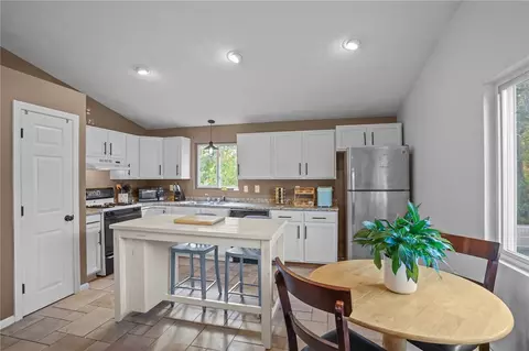 81 Fairhaven Ave, Warwick, RI 02889 photo 10