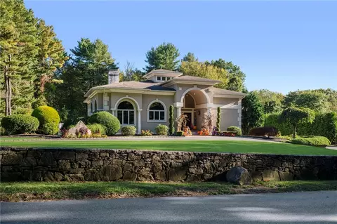 55 Wilbur Rd, Lincoln, RI 02865